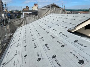 屋根の葺き替え工事　④ルーフィング敷詰